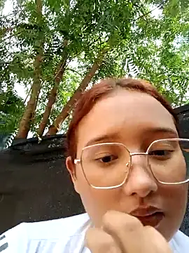 young_dairy01's cam snapshot