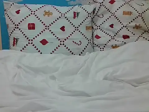 RealLittleRedRidingHood's cam snapshot