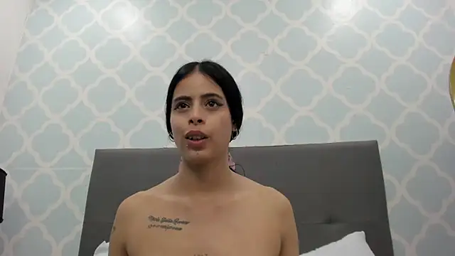 laura_maite_'s cam snapshot