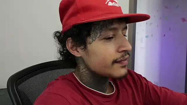 trieone live sex cam