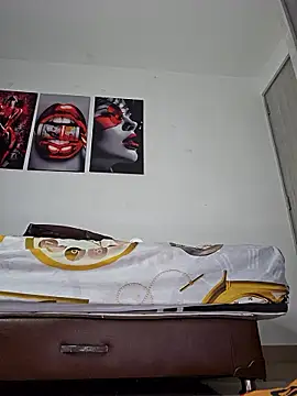 Antonella2_m's cam snapshot