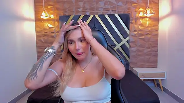 Emmaa_white_'s cam snapshot