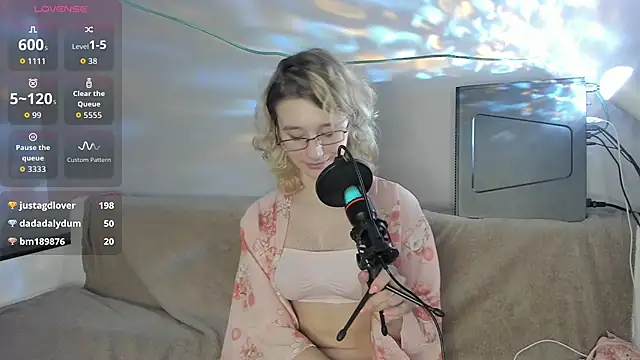 DivineSolana's cam snapshot