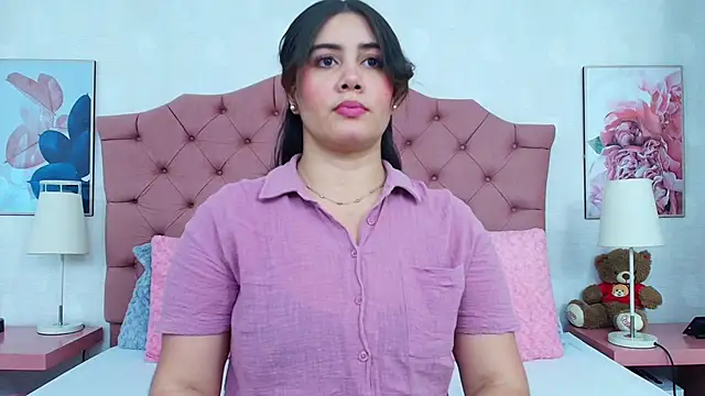 ThyaraJhons live sex cam