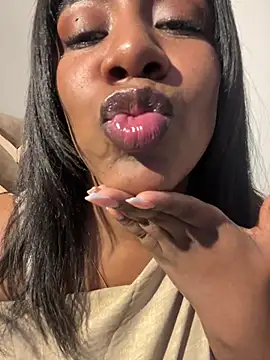 KloheCurvy live sex cam