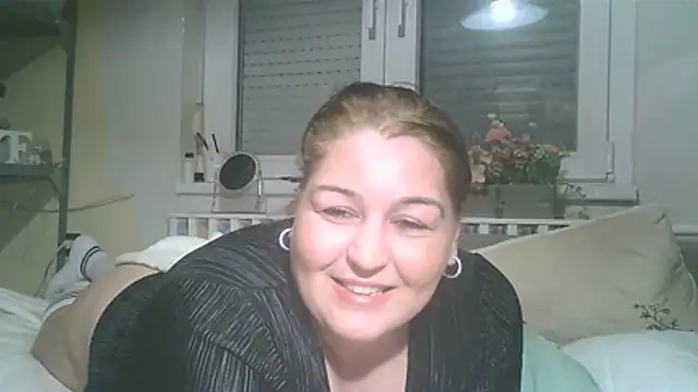 Viven1122 live sex cam