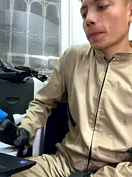 santiObrero live sex cam