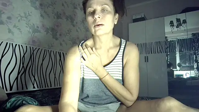 LindaStarS live sex cam