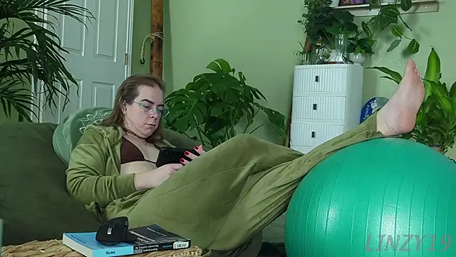 Linzy_19 live sex cam