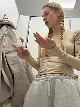 kira_mia live sex cam