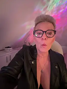 German_Milf live sex cam