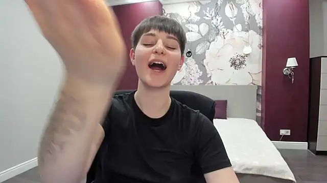 EmiliaYours live sex cam