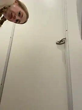 kira_mia live sex cam