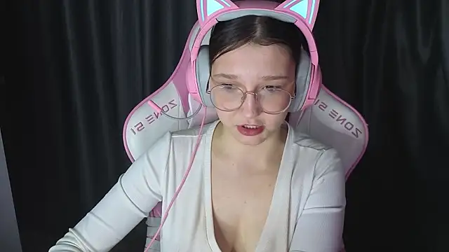 Pink-Aura-'s cam snapshot