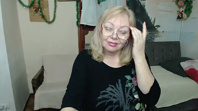 EvelynLoveShy live sex cam