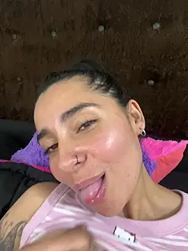 Meganmilk1 live sex cam