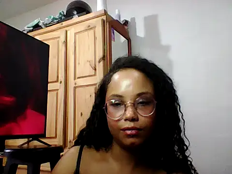 Lilith_babyy live sex cam