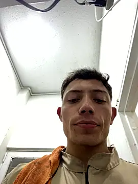 santiObrero live sex cam