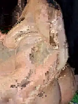 Queen-BEEE live sex cam