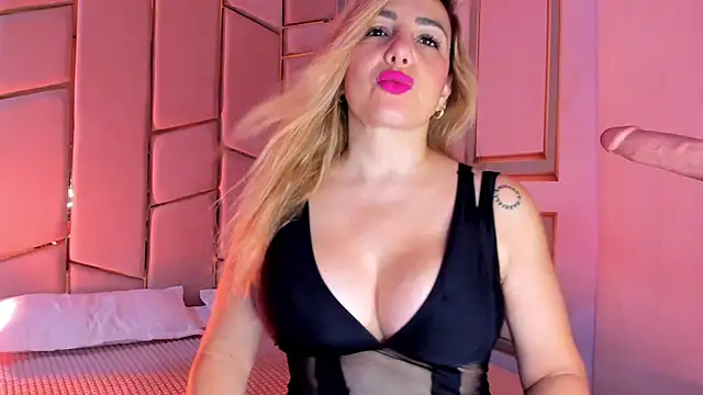 angel_vibes_'s cam snapshot