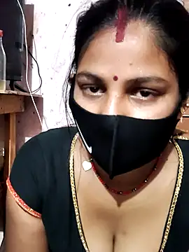 Hotcouplepriya live sex cam
