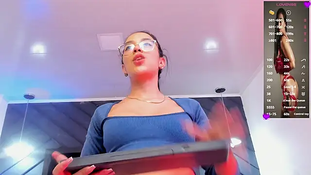 zoe_martins_'s cam snapshot