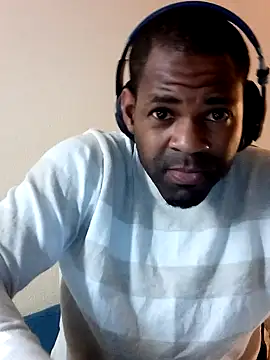 CrookedBeaut live sex cam