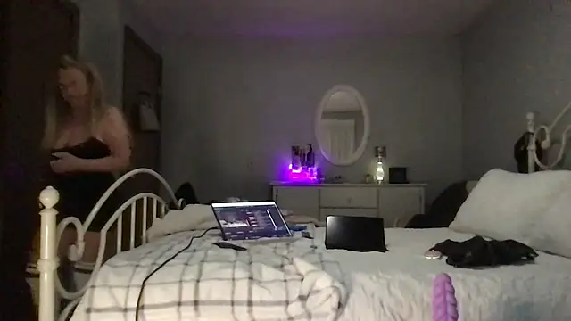 milf-Lacey live sex cam