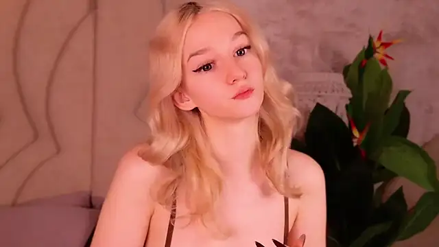 NaomiLoys live sex cam