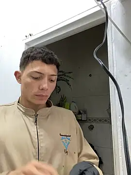 santiObrero live sex cam