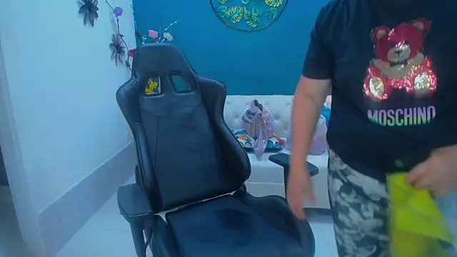 elena_milf1's cam snapshot