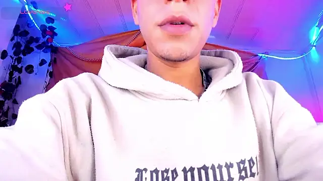 Ethan_Boyy live sex cam