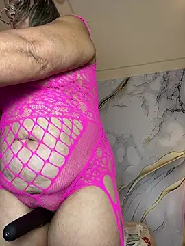 Lucy_Milf_474's cam snapshot