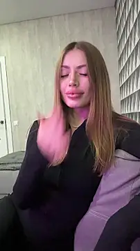 Elizabeth_Tay's cam snapshot