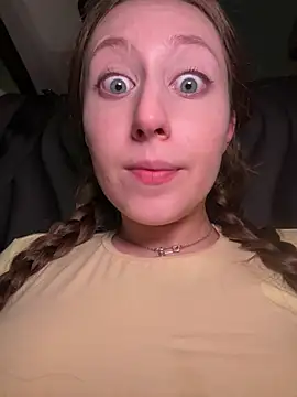 FroggyAnna live sex cam