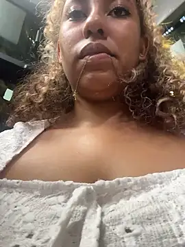 lauraltt live sex cam