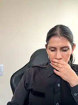 Alysson-- live sex cam