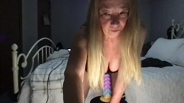 milf-Lacey live sex cam