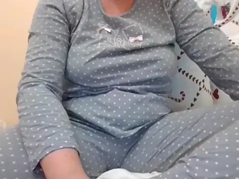 RealLittleRedRidingHood's cam snapshot