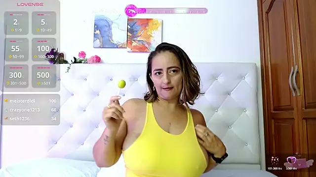 queendesiree_'s cam snapshot