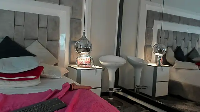 ElenaWatsonn's cam snapshot