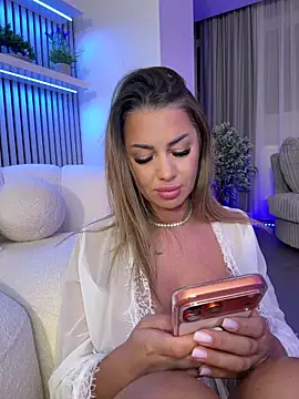 KirstieVegas live sex cam