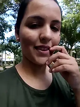 zaraluxx1 live sex cam