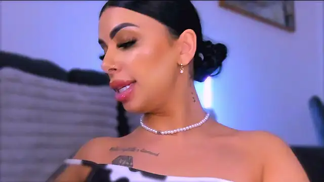 Moonamour live sex cam