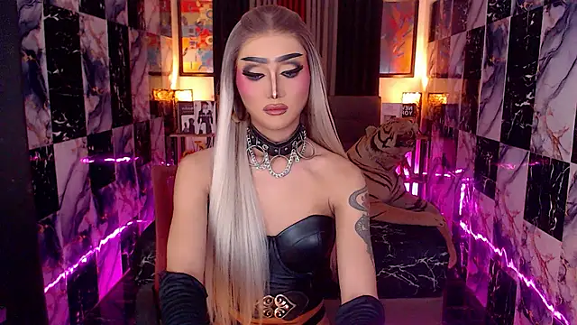 IndestructibleLily live sex cam