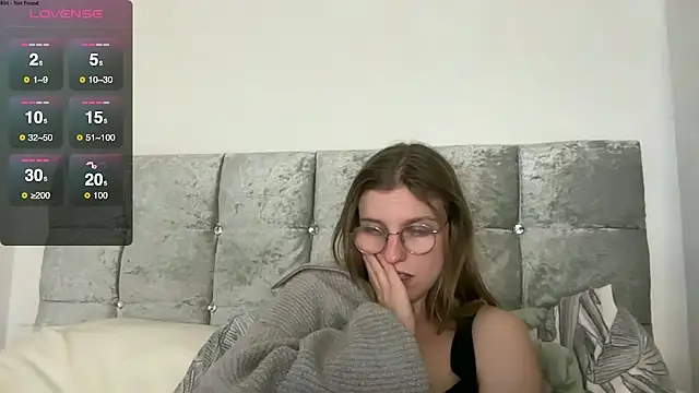 BustyKellyXXX live sex cam