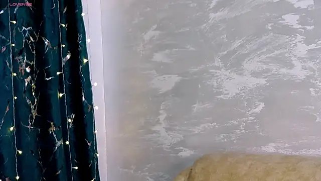 KaylaLewys live sex cam