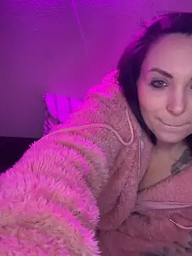 InkedCurly_L live sex cam