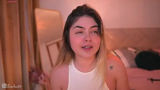 Lau_Bee live sex cam