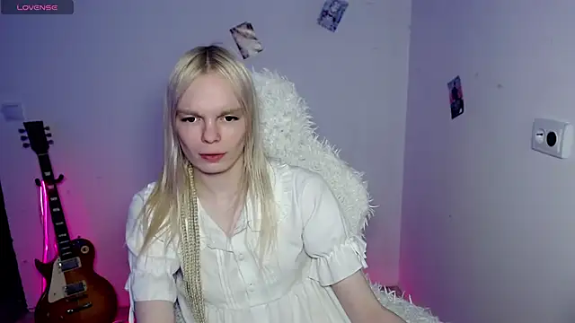 Emily_Nyaffee live sex cam